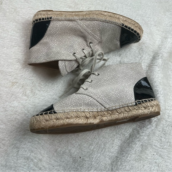 Chanel Interlocking CC Logo Espadrille Sneakers
Women's Size: 5| IT 35 - Picture 2 of 9
